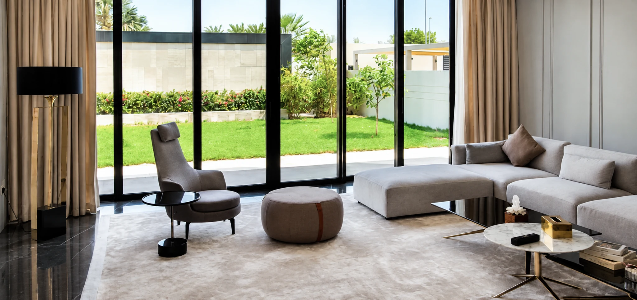 Family lounge, moulding wall — villa interior in Dubai by Soltis Interiors