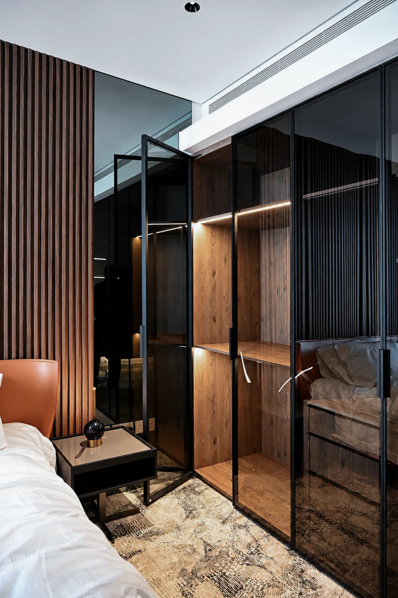 Bedroom, walk-in wardrobe — apartment interior in Dubai by Soltis Interiors