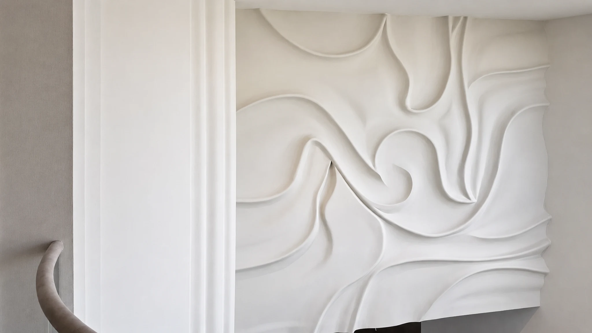 Living, onyx wall and olive tree — apartment interior in Dubai by Soltis Interiors