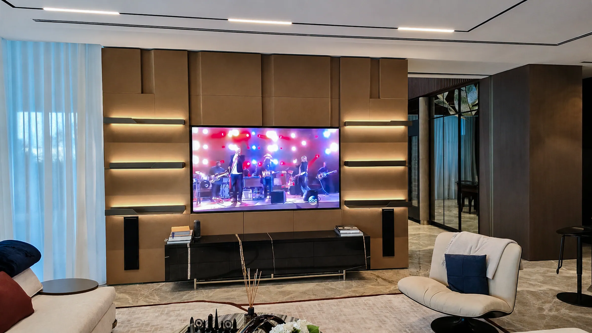 Living, media wall — villa interior in Dubai by Soltis Interiors